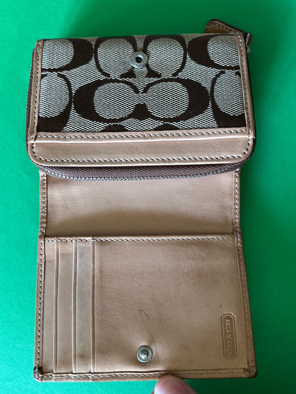 Coach Brown Signature Canvas Zip Around Wallet NEEDS REFURBISHING - Picture 2 of 5